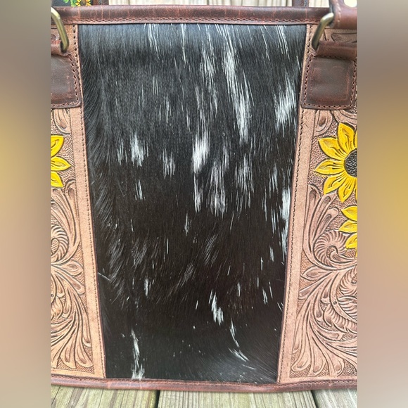 🌻LAST ONE! TOOLED LEATHER COWHIDE SUNFLOWER LAPTOP BAG PURSE w/ BELT STRAP🌻 - Picture 2 of 12